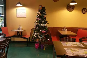 Tommy's Pizza and Family Restaurant image