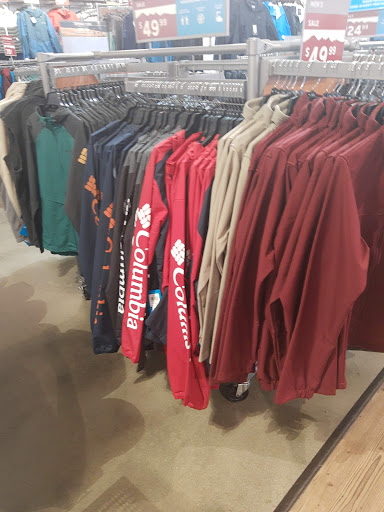Sportswear Store «Columbia Sportswear Outlet», reviews and photos, 6800 Oxon Hill Rd #600, Oxon Hill, MD 20745, USA
