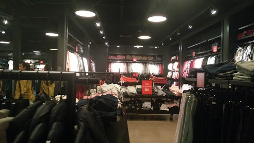 Clothing Store «Abercrombie & Fitch», reviews and photos, 6800 N 95th Ave, Glendale, AZ 85305, USA