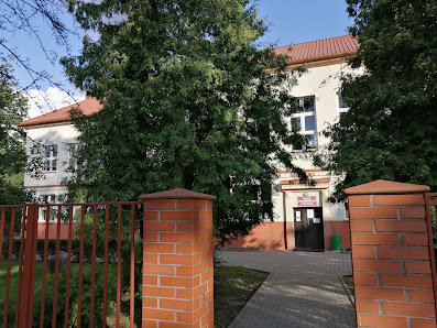 Szkoła Podstawowa nr 1 im. Tadeusza Kościuszki Partyzantów 39, 07-300 Ostrów Mazowiecka, Polska