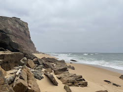 Praia da Ponta da Vela'in fotoğrafı dağlarla çevrili