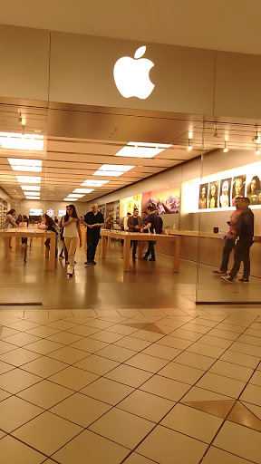 Computer Store «Apple Willowbrook Mall», reviews and photos, 2000 Willowbrook Dr, Houston, TX 77064, USA