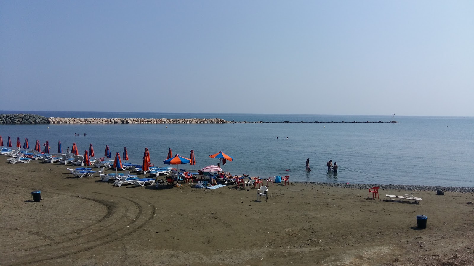 Foto von Kato Pyrgos beach - beliebter Ort unter Entspannungskennern