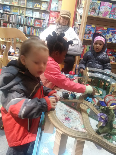 Cell Phone Store «Howard Street Electronics by Forever Wireless», reviews and photos, 108 N Howard St, Baltimore, MD 21201, USA