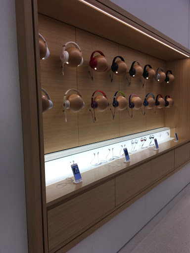 Computer Store «Apple Woodland», reviews and photos, 3195 28th St SE, Grand Rapids, MI 49512, USA