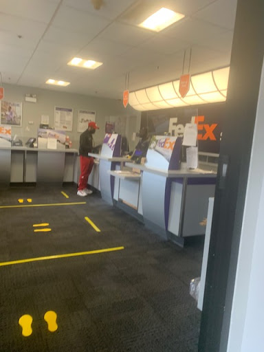 Shipping and Mailing Service «FedEx Ship Center», reviews and photos, 404 Fieldcrest Dr, Elmsford, NY 10523, USA