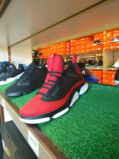 Shoe Store «WSS», reviews and photos, 6250 Atlantic Ave, Bell, CA 90201, USA