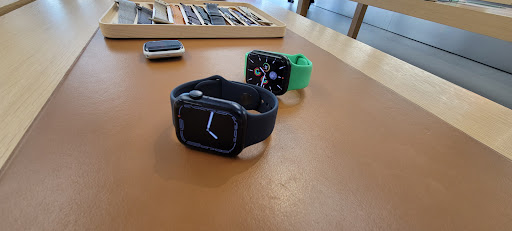 Computer Store «Apple Main Place», reviews and photos, 120 W Jefferson Ave, Naperville, IL 60540, USA