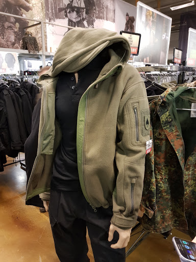 Kauppoja ostaa naisten pitkät takit Helsinki
