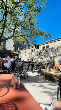 Atmosphère du Restaurant Le petit rocher à Les Baux-de-Provence - n°5