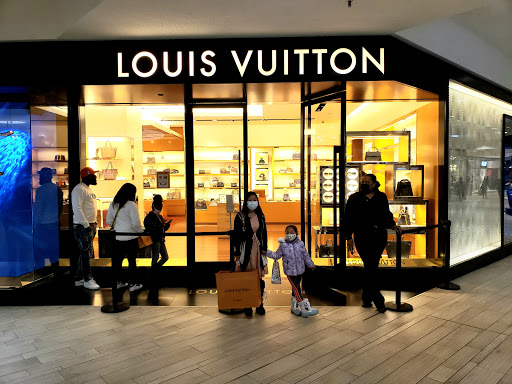 Louis Vuitton Minneapolis Edina Galleria, 3625 Galleria, Edina Galleria, Edina  Galleria, Minneapolis, MN, Shoe Stores - MapQuest