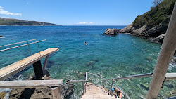 Kico Beach'in fotoğrafı dağlarla çevrili