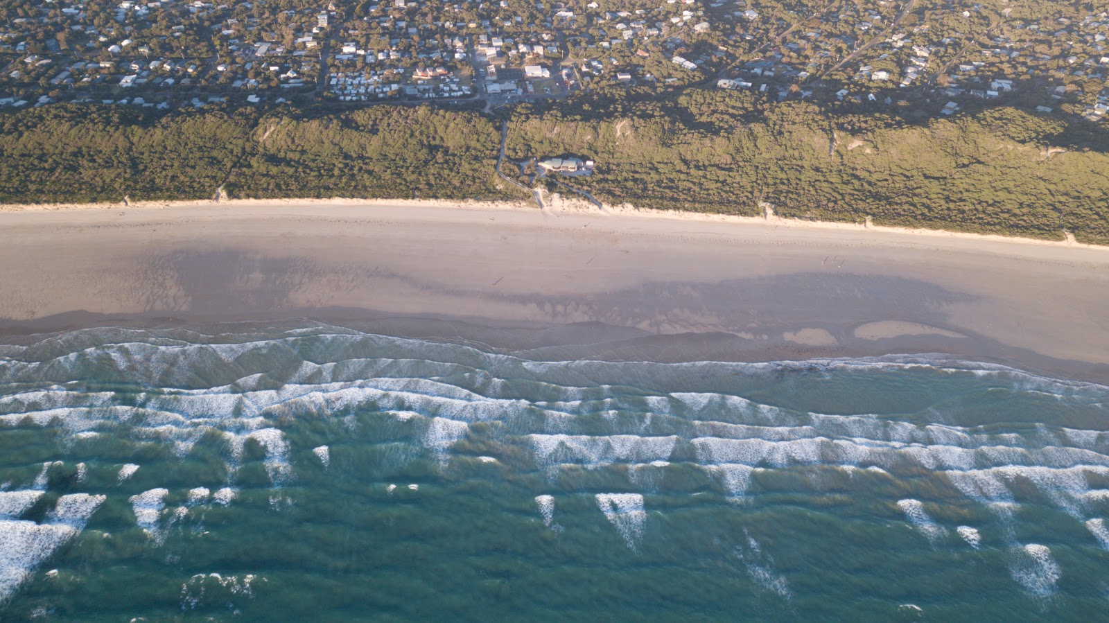 Photo of Waratah Shallow Beach and the settlement