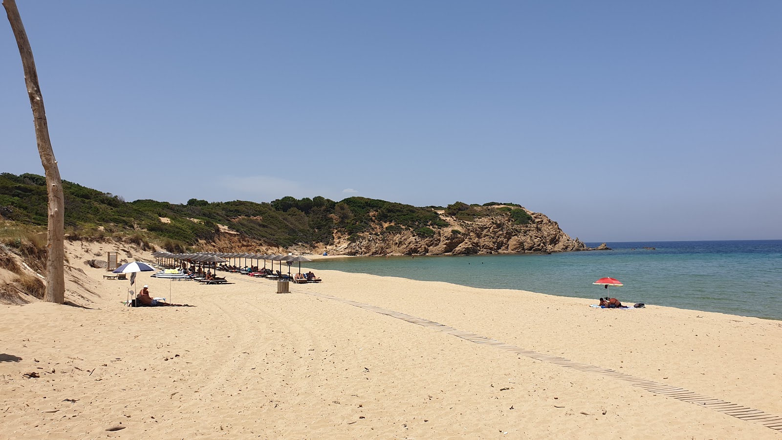 Foto van Elia beach met turquoise puur water oppervlakte