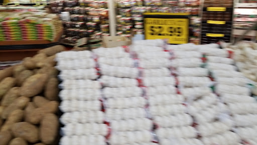 Grocery Store «Super Fresh Market», reviews and photos, 1700 N Lewis Ave, Waukegan, IL 60085, USA