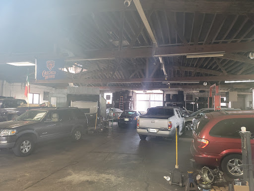 Auto Repair Shop «Guerrero Auto & Body Repair», reviews and photos, 2037 W Cermak Rd, Chicago, IL 60608, USA