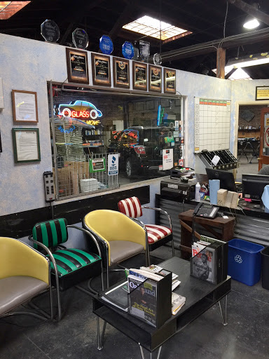 Auto Glass Shop «Auto Glass On The Move», reviews and photos, 728 E 12th St, Oakland, CA 94606, USA