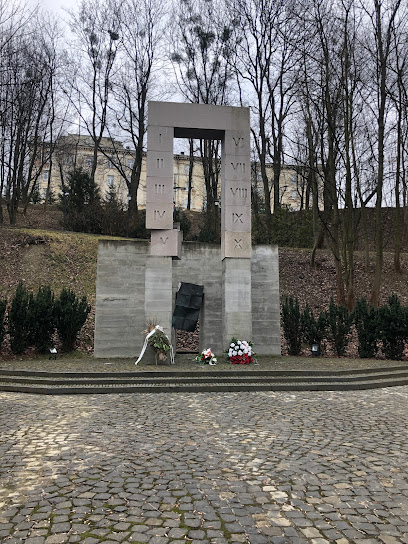 Пам'ятник убитим львівським професорам