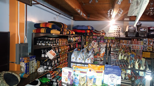 Pet Supply Store «Petapoluza Pet Supply & Grooming», reviews and photos, 114 N 36th St, Seattle, WA 98103, USA