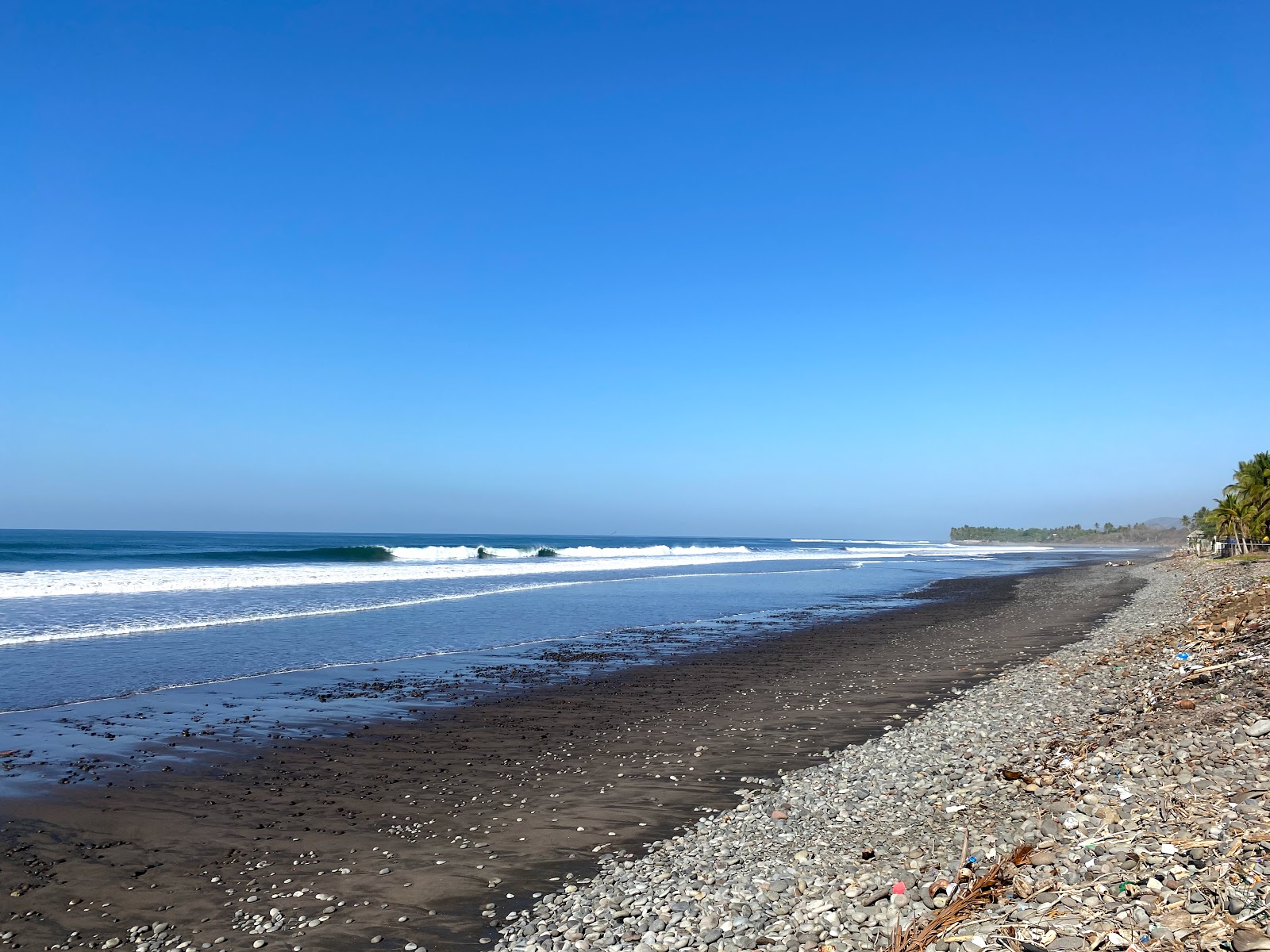Φωτογραφία του ASOB Conchalio beach με γκρίζα άμμος και βότσαλο επιφάνεια