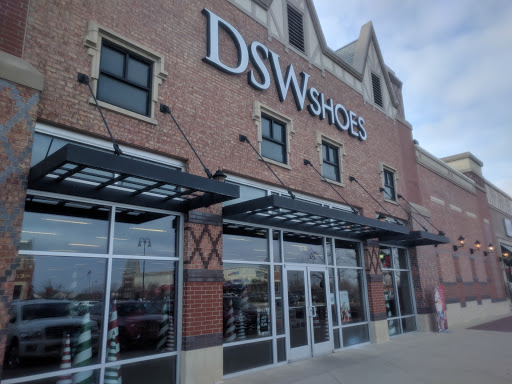 Shoe Store «DSW Designer Shoe Warehouse», reviews and photos, 100 W Higgins Rd, South Barrington, IL 60010, USA