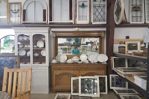 Paynes Glass & Antiques image