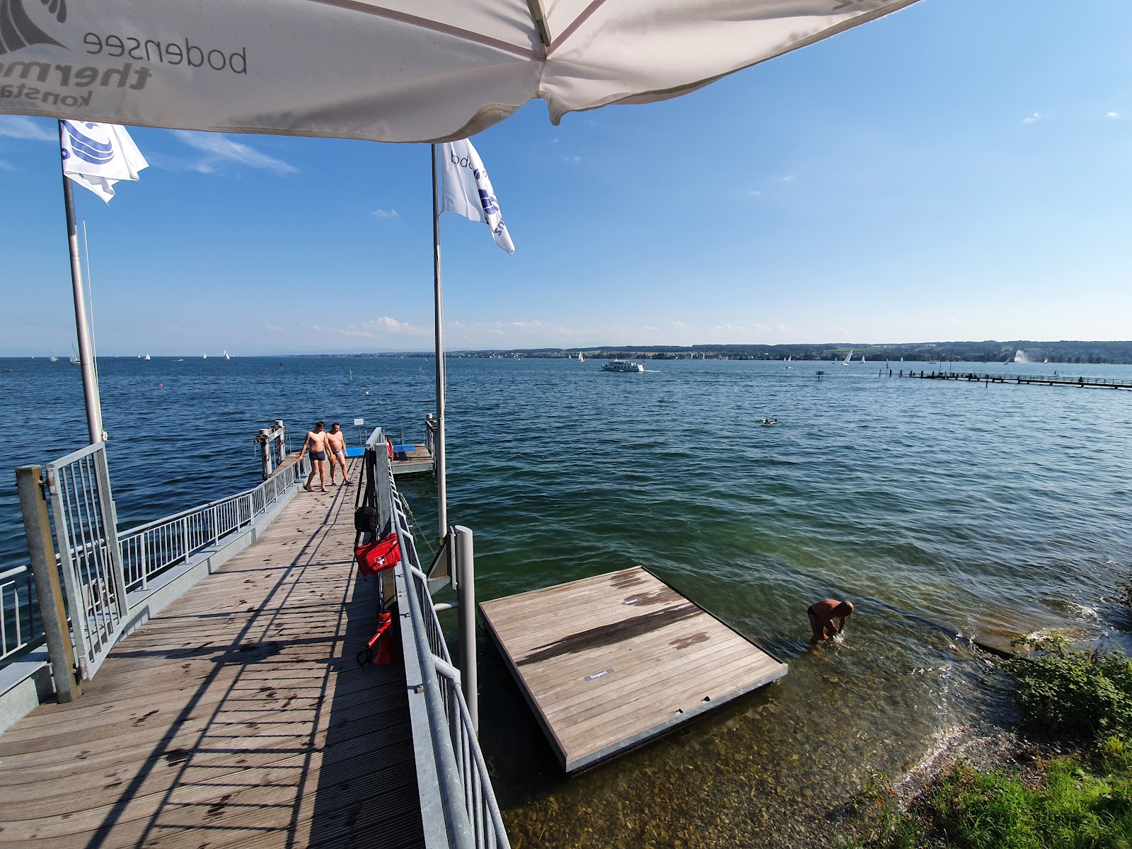 Bodensee-Therme Konstanz'in fotoğrafı geniş bir kıyı şeridi ile birlikte