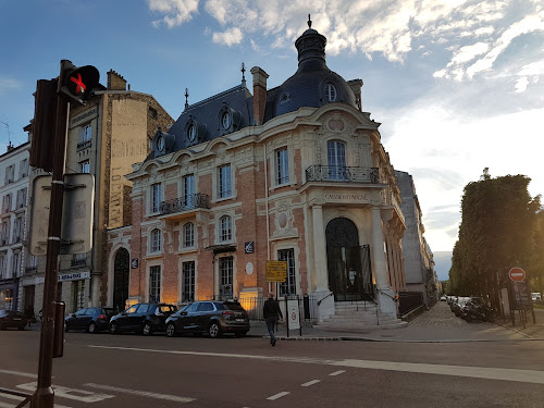 Banque Caisse d'Epargne Versailles Foch Versailles