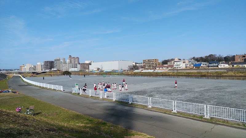 鶴見川樽町公園