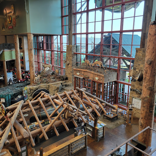 Sporting Goods Store «Bass Pro Shops», reviews and photos, 951 E Lewis and Clark Pkwy, Clarksville, IN 47129, USA