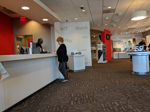 Cell Phone Store «Verizon», reviews and photos, 24920 N Lake Pleasant Pkwy #107, Peoria, AZ 85383, USA