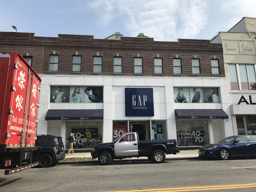 Clothing Store «Gap Outlet», reviews and photos, 423 86th St, Brooklyn, NY 11209, USA
