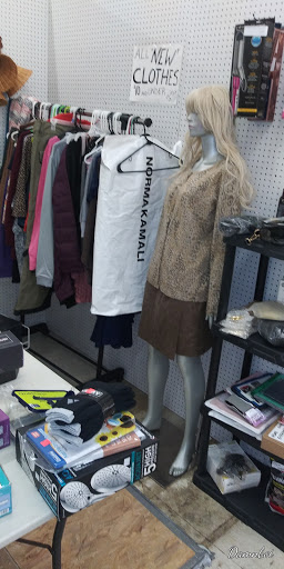 Flea Market «Traderbakers Flea Market», reviews and photos, 2080 Burton Ln, Martinsville, IN 46151, USA