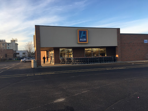 Supermarket «ALDI», reviews and photos, 1365 Lee St, Des Plaines, IL 60018, USA