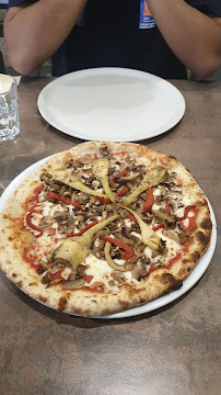 Plats et boissons du Pizzeria Pizza Mongelli Toulouse Saint-Cyprien - n°14