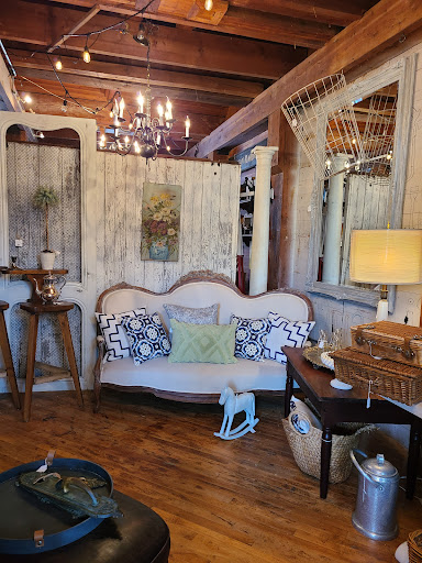 Antique Furniture Store «Hip and Humble», reviews and photos, 401 E Main St, Berryville, VA 22611, USA