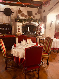 Atmosphère du Restaurant La Taverne Royale à Hyères - n°15