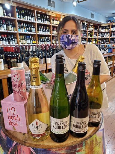 Wine Store «Crossroads Wine & Spirits», reviews and photos, 52 W 14th St, New York, NY 10011, USA