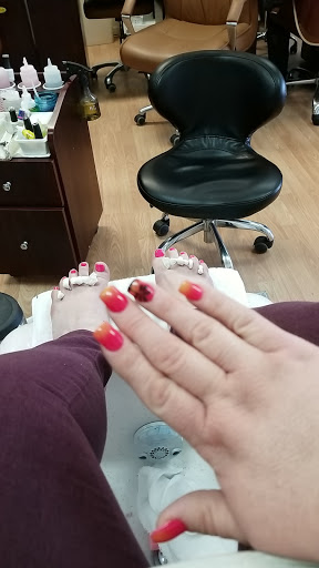 Nail Salon «Lisa Nail Salon», reviews and photos, 3 George Washington Plaza #3, Gaylordsville, CT 06755, USA