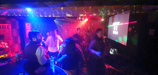 EL BAR - Tanzen Disco pub