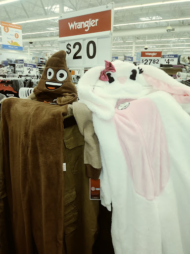 Department Store «Walmart Supercenter», reviews and photos, 2151 W Oaklawn Rd, Pleasanton, TX 78064, USA