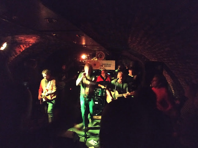 Opinii despre Armstrong Jazz és Rock Club în Baja - Kocsma