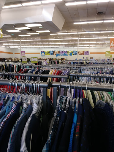 Thrift Store «35th Ave & Peoria Goodwill Retail Store, Donation Center & Career Center», reviews and photos