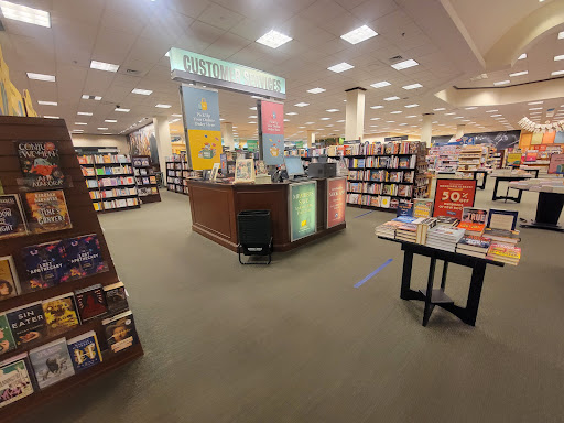 Book Store «Barnes & Noble», reviews and photos, 23654 US Hwy 19 N, Clearwater, FL 33765, USA