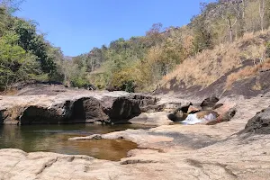 Kaalikesam Waterfalls image