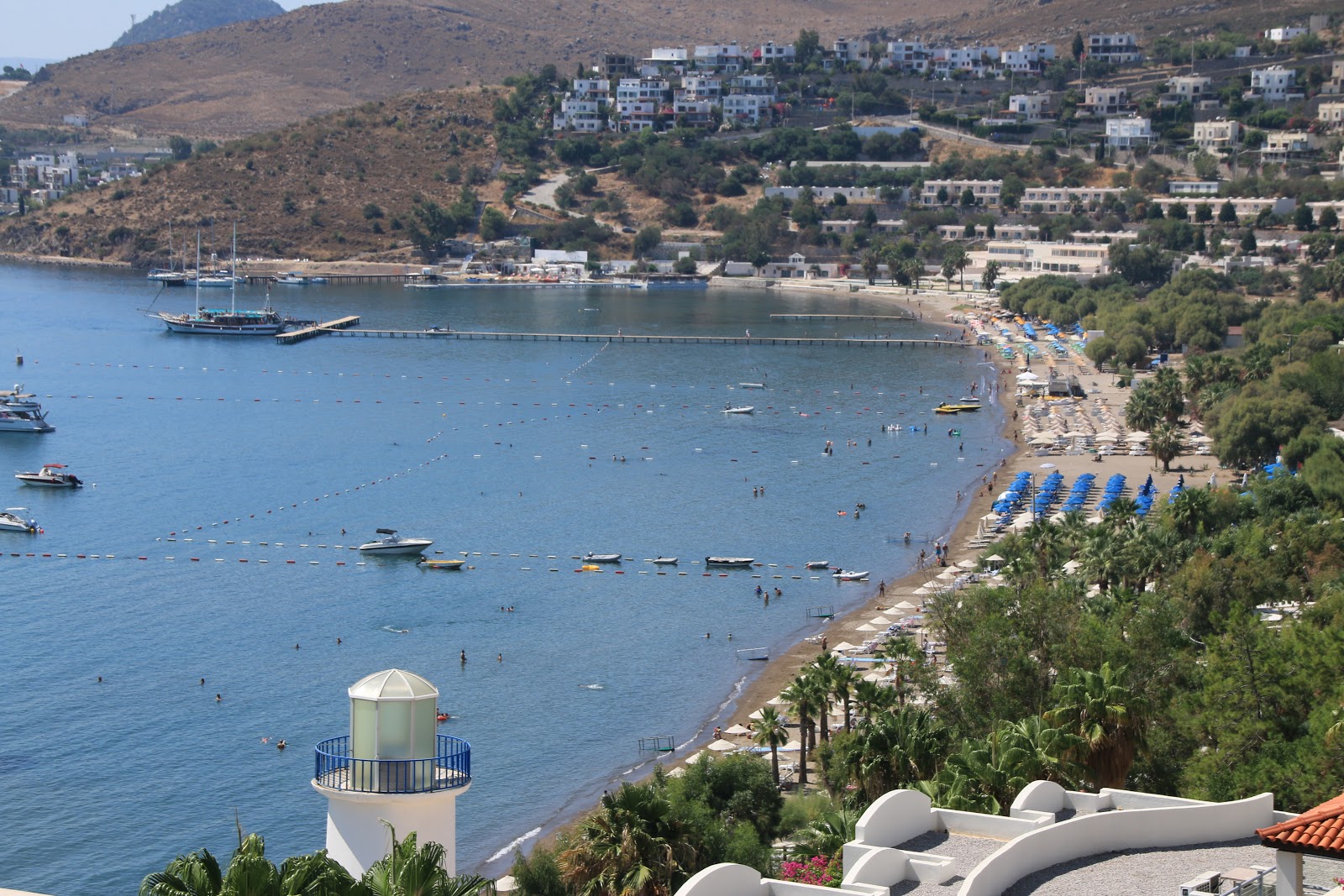 Φωτογραφία του Camel beach με φωτεινή λεπτή άμμο επιφάνεια