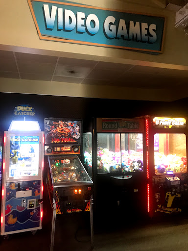 Pizza Restaurant «Round Table Pizza», reviews and photos, 1400 W Campbell Ave, Campbell, CA 95008, USA