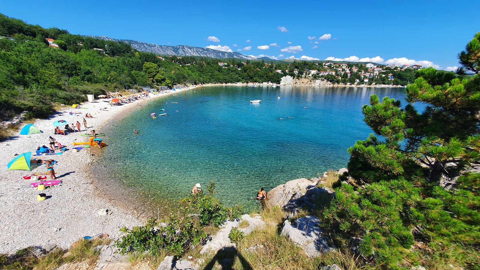 Foto av Havisce beach med grå sten yta