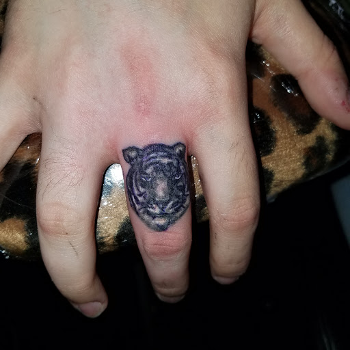 Tattoo Shop «Red Octopus Tattooing», reviews and photos, 1654 Solomons Island Rd S, Prince Frederick, MD 20678, USA