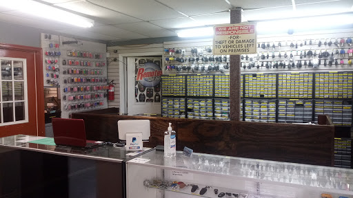 Window Tinting Service «Covington Highway Locksmith & Remotes», reviews and photos, 4971 Covington Hwy, Decatur, GA 30035, USA